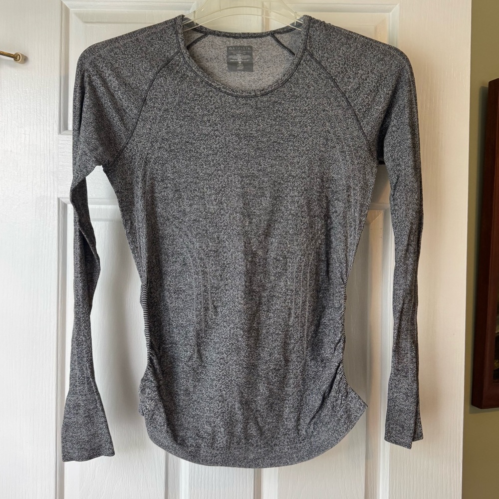 ATHLETA Heather Gray Women's Long Sleeve Top with Thumbholes